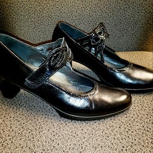 NAOT Women's Black dressy maryjanes size 9 like new